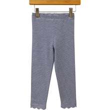 Load image into Gallery viewer, Scallop Leggings
